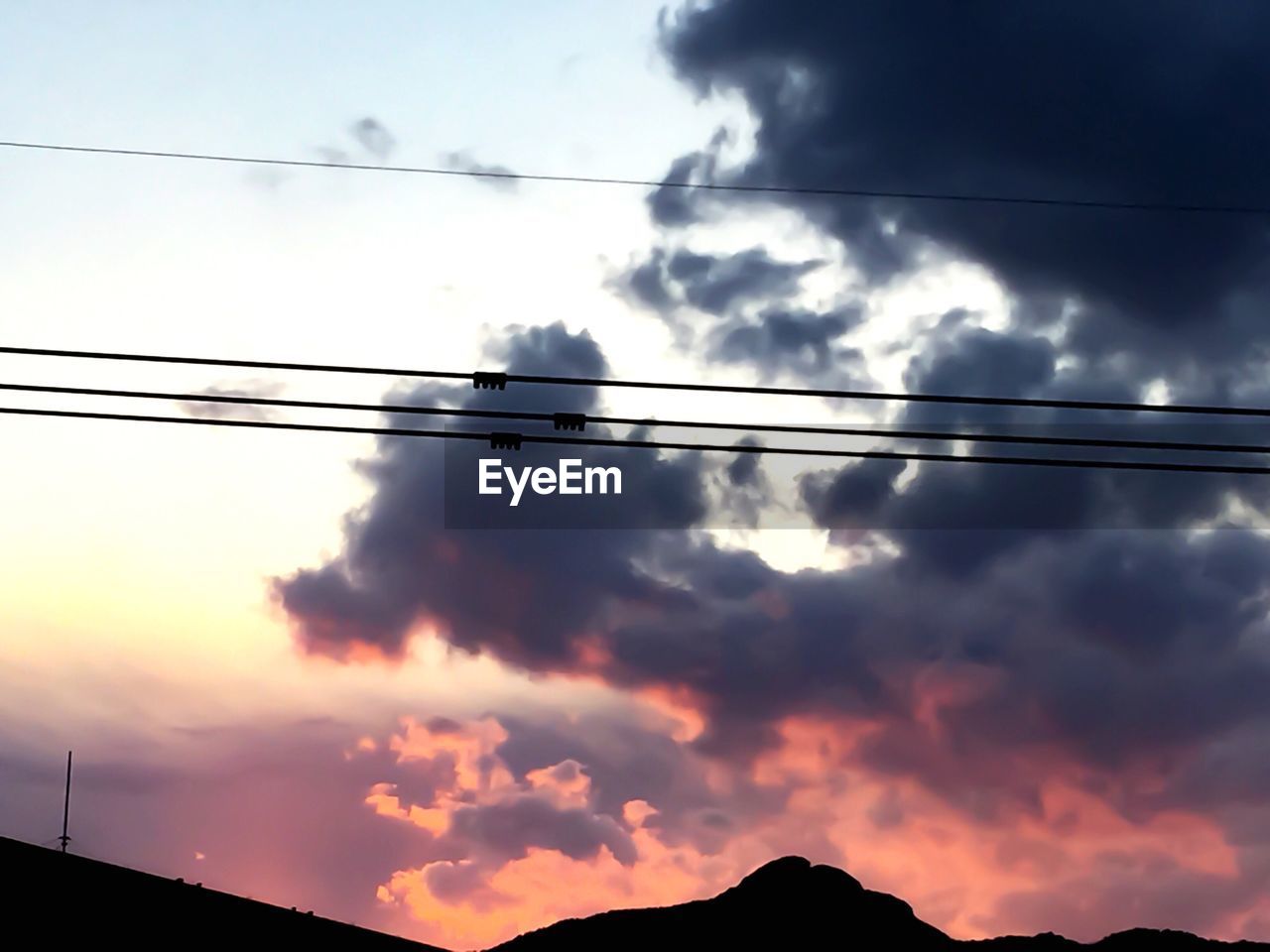 LOW ANGLE VIEW OF SILHOUETTE ELECTRICITY PYLONS AGAINST SKY