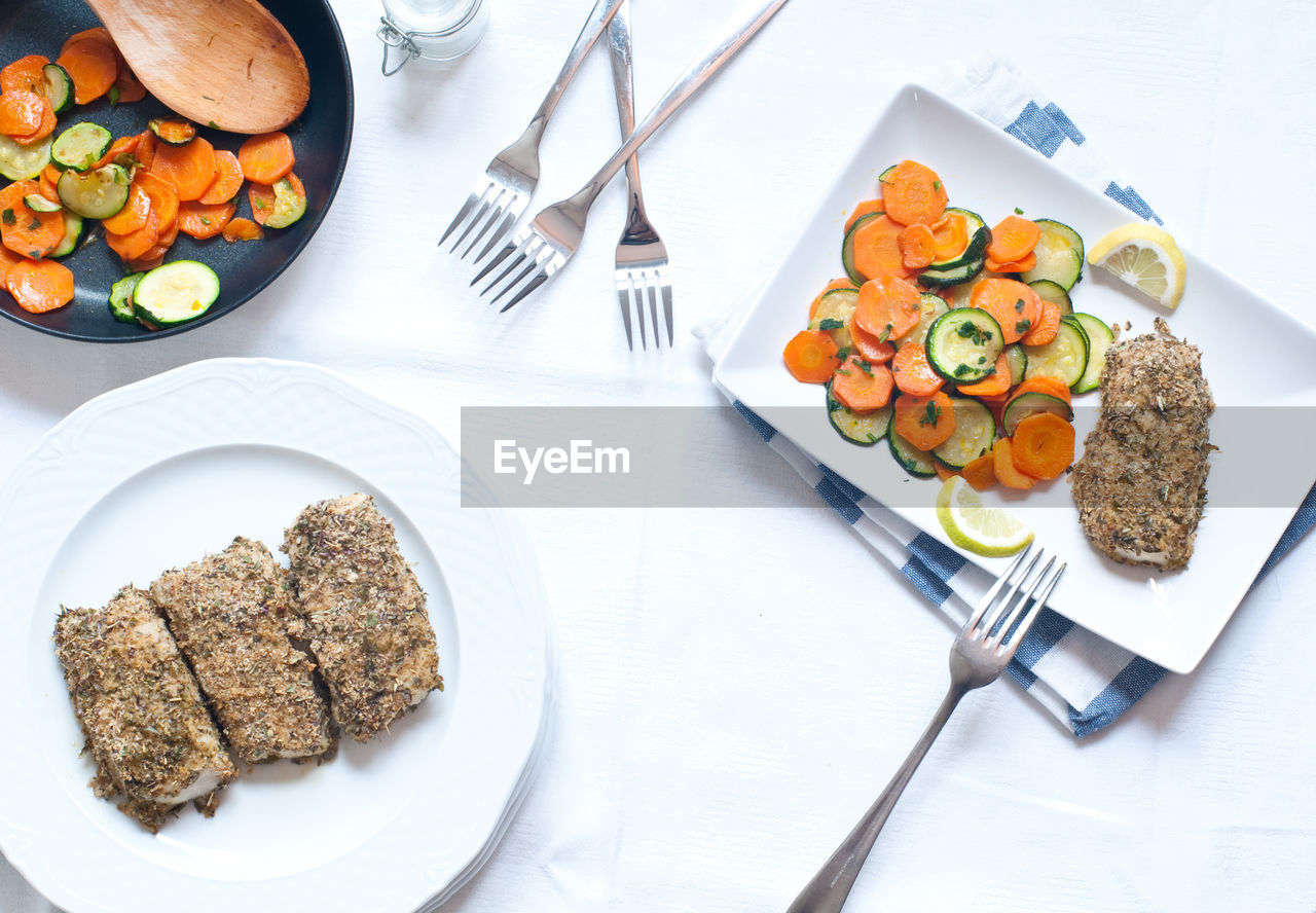 HIGH ANGLE VIEW OF BREAKFAST SERVED IN PLATE