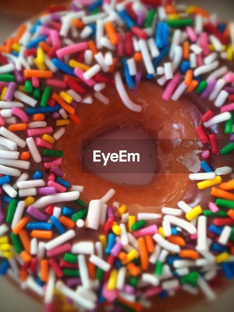 CLOSE-UP OF SWEET FOOD ON TABLE