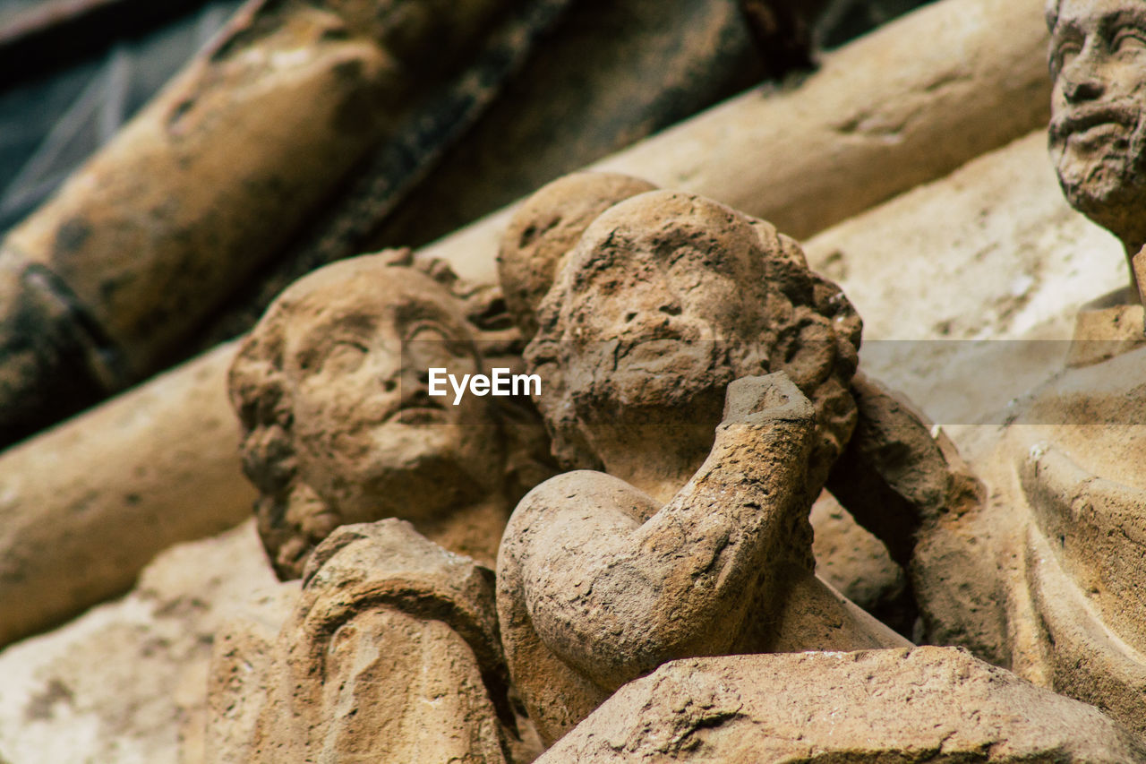 CLOSE-UP OF STATUES