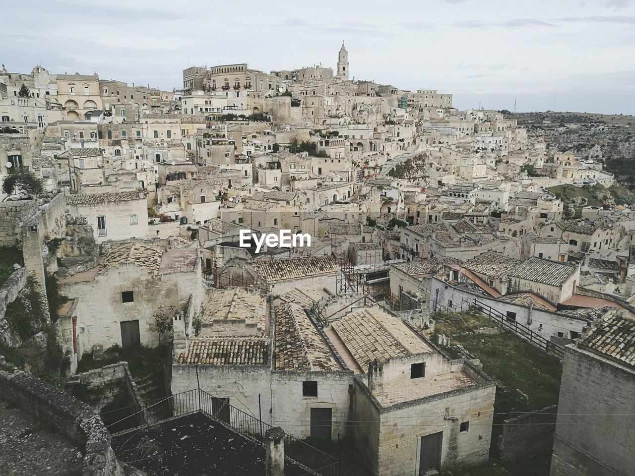 AERIAL VIEW OF HOUSES IN CITY