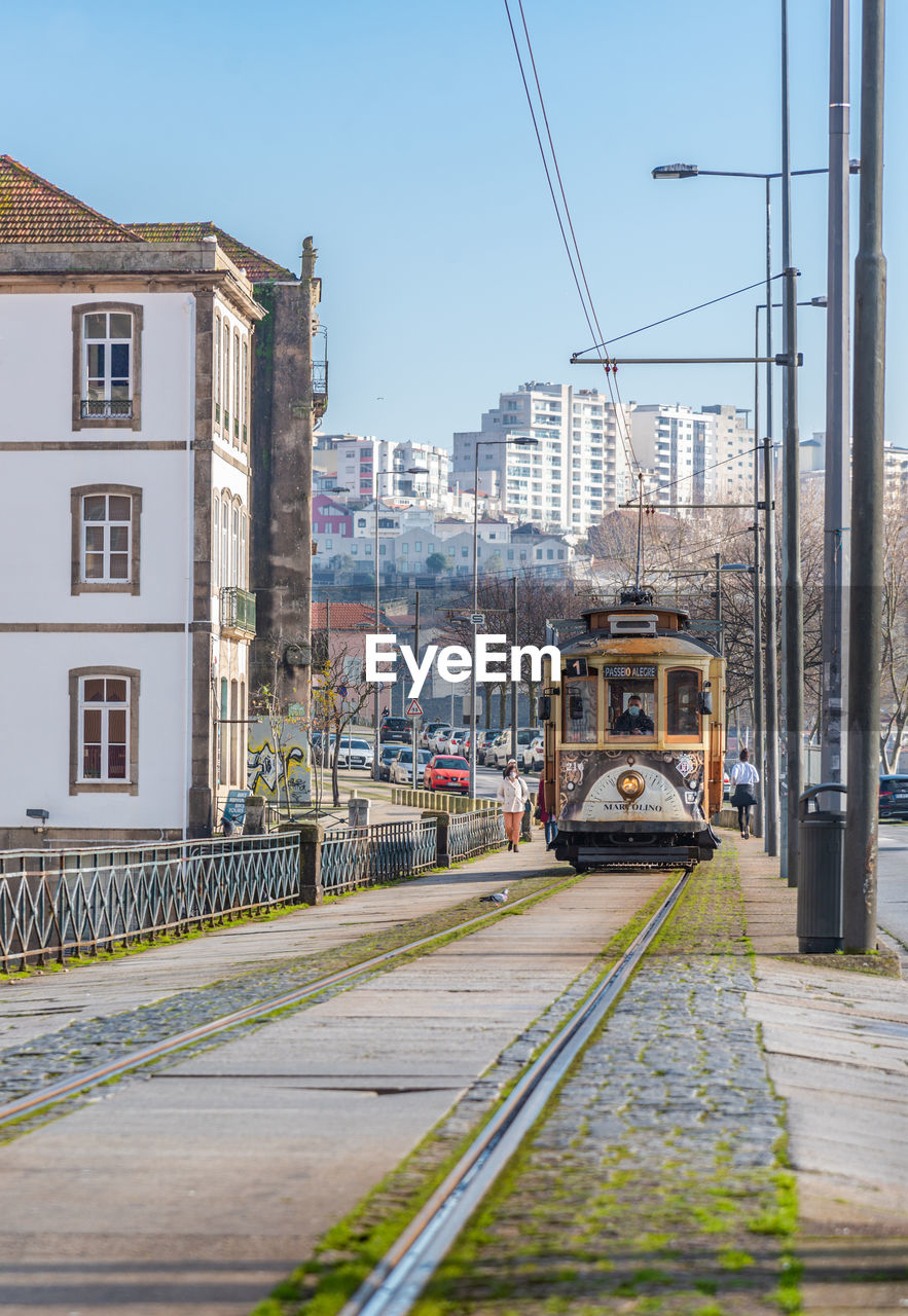 RAILROAD TRACKS AMIDST BUILDINGS IN CITY