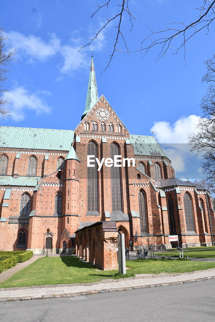 LOW ANGLE VIEW OF CATHEDRAL AGAINST SKY