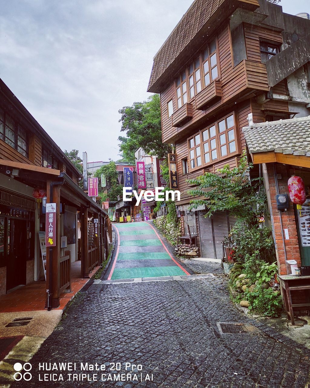 VIEW OF FOOTPATH AMIDST BUILDINGS