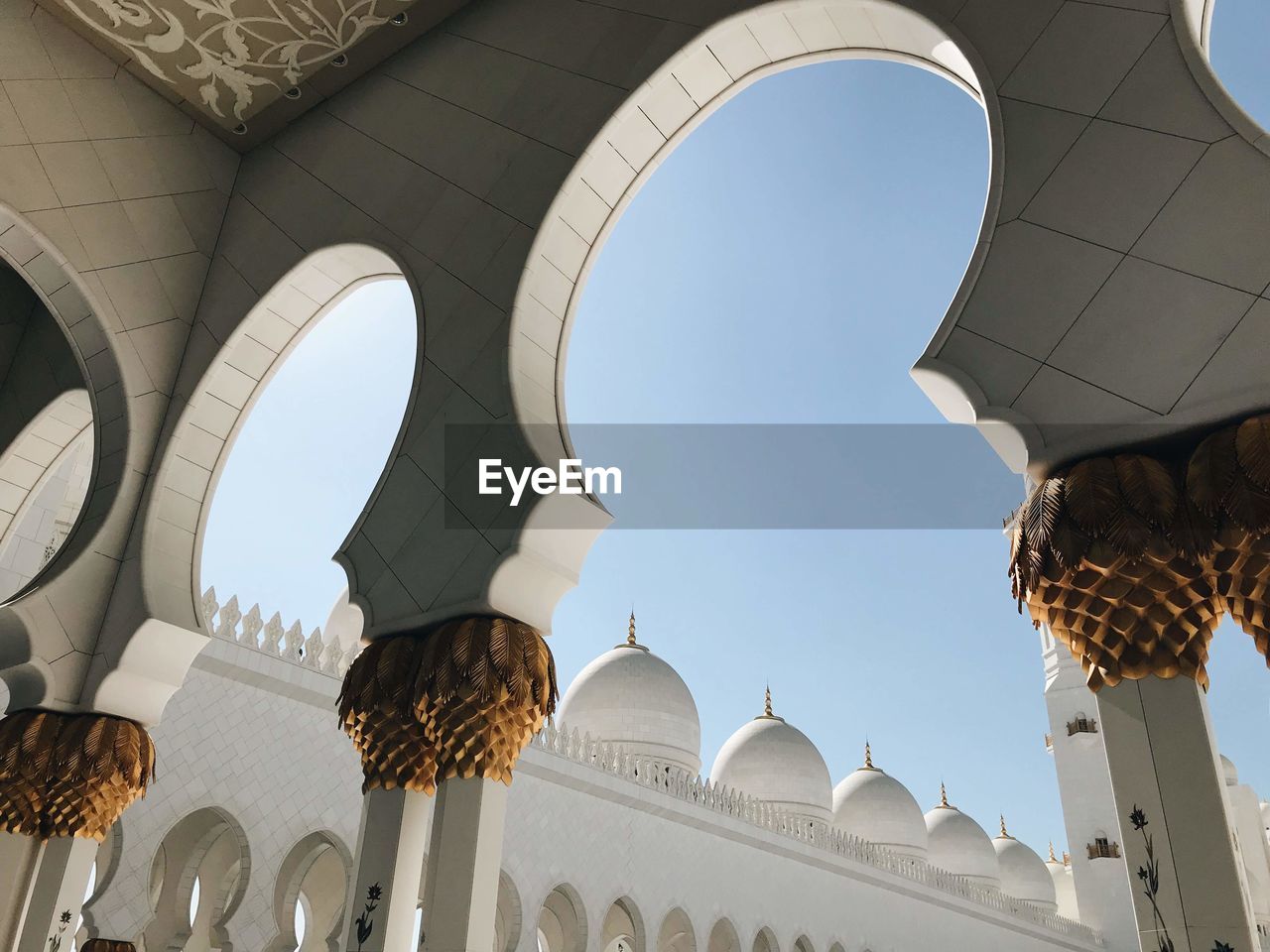 LOW ANGLE VIEW OF DOME OF BUILDING