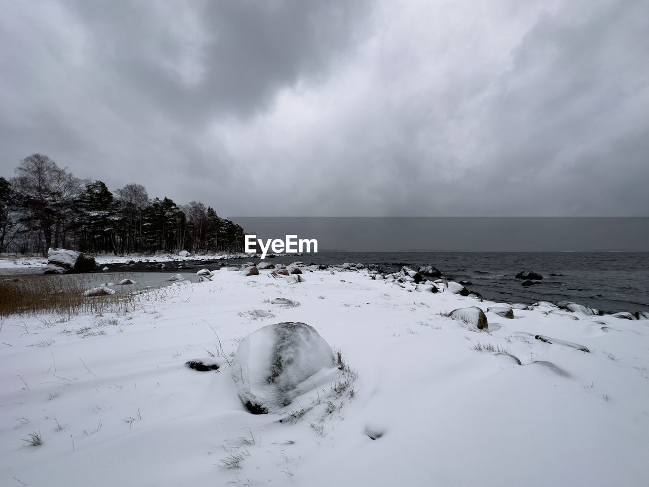 winter, snow, sky, cloud, environment, cold temperature, water, scenics - nature, landscape, nature, land, beauty in nature, freezing, storm, sea, overcast, no people, ice, travel, travel destinations, storm cloud, mountain, tranquility, wave, outdoors, tree, beach, tourism, dramatic sky, tranquil scene, cloudscape, non-urban scene, day, frozen, white, plant, shore