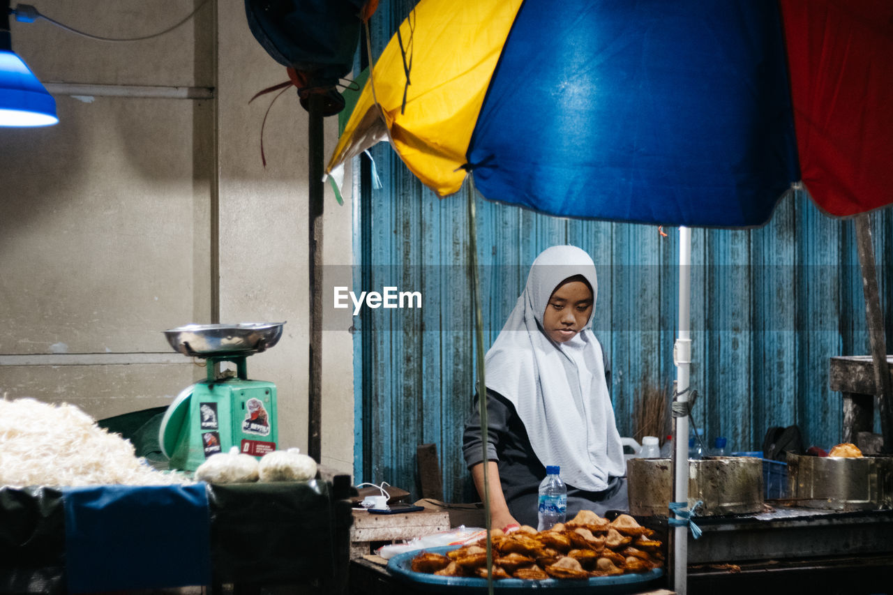 Activities at the traditional market at night