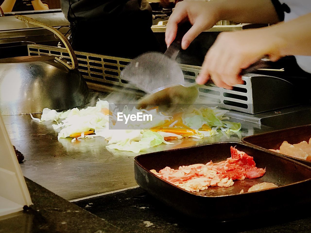 MIDSECTION OF MAN PREPARING FOOD