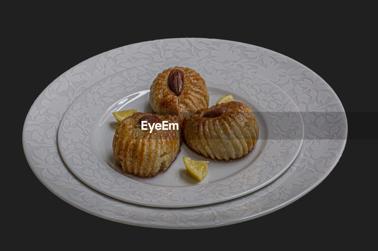 HIGH ANGLE VIEW OF FRUITS ON PLATE