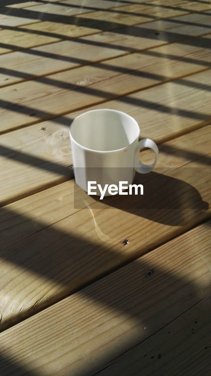 CLOSE-UP OF COFFEE CUP ON TABLE