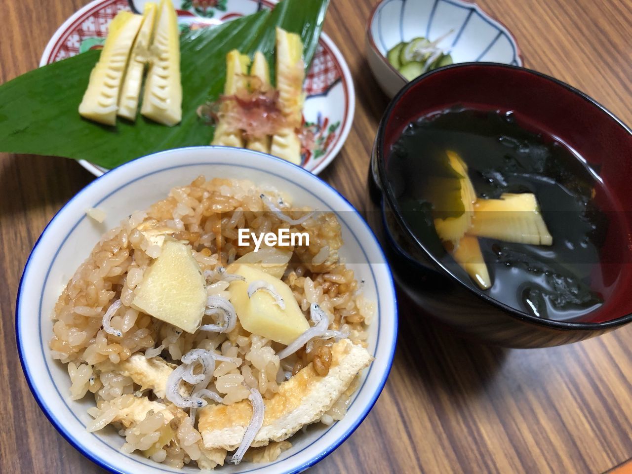 HIGH ANGLE VIEW OF MEAL SERVED IN BOWL