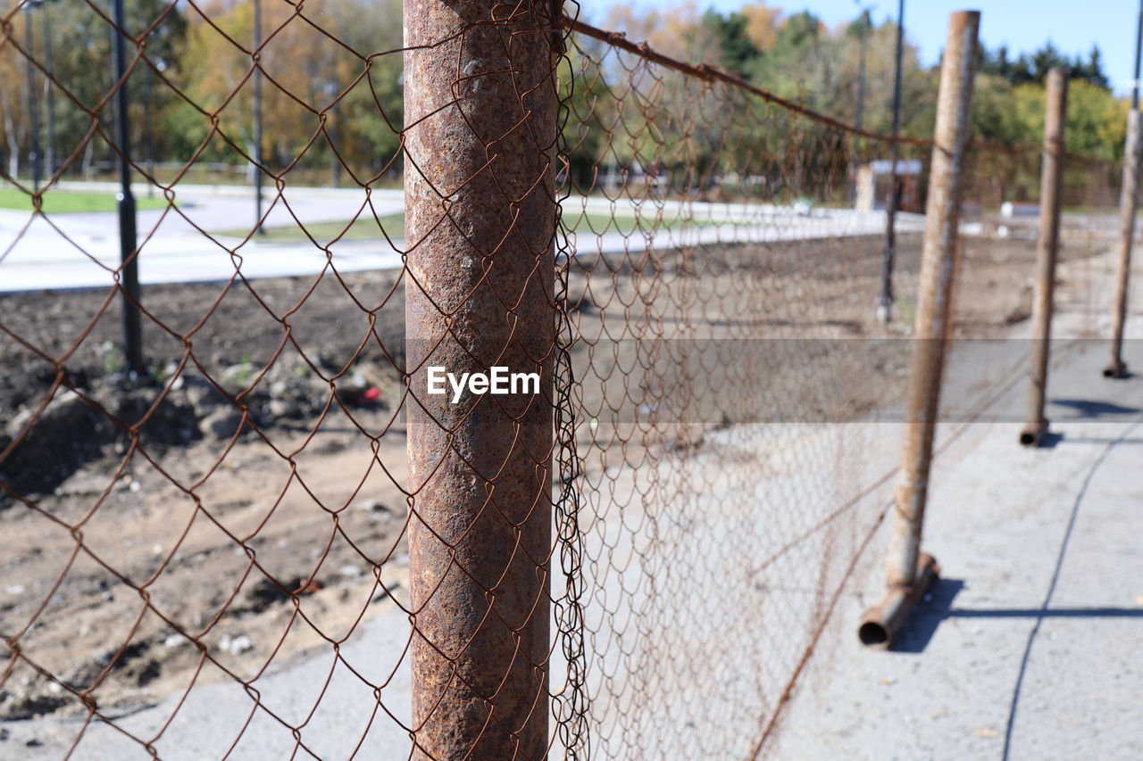 fence, chainlink fence, security, day, protection, nature, metal, no people, focus on foreground, outdoor structure, sports, outdoors, chain-link fencing, wire, wire fencing, tree