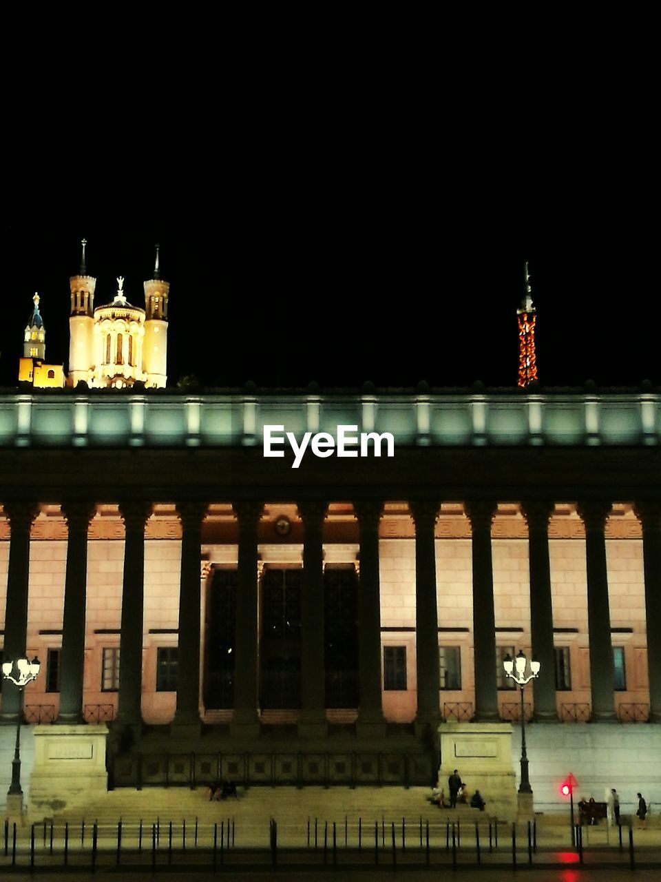 LOW ANGLE VIEW OF ILLUMINATED BUILDING AT NIGHT