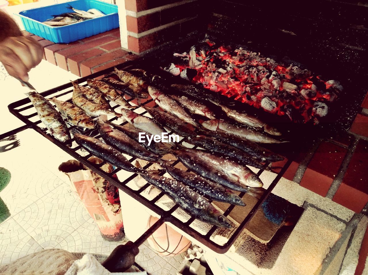 HIGH ANGLE VIEW OF MEAT ON BARBECUE