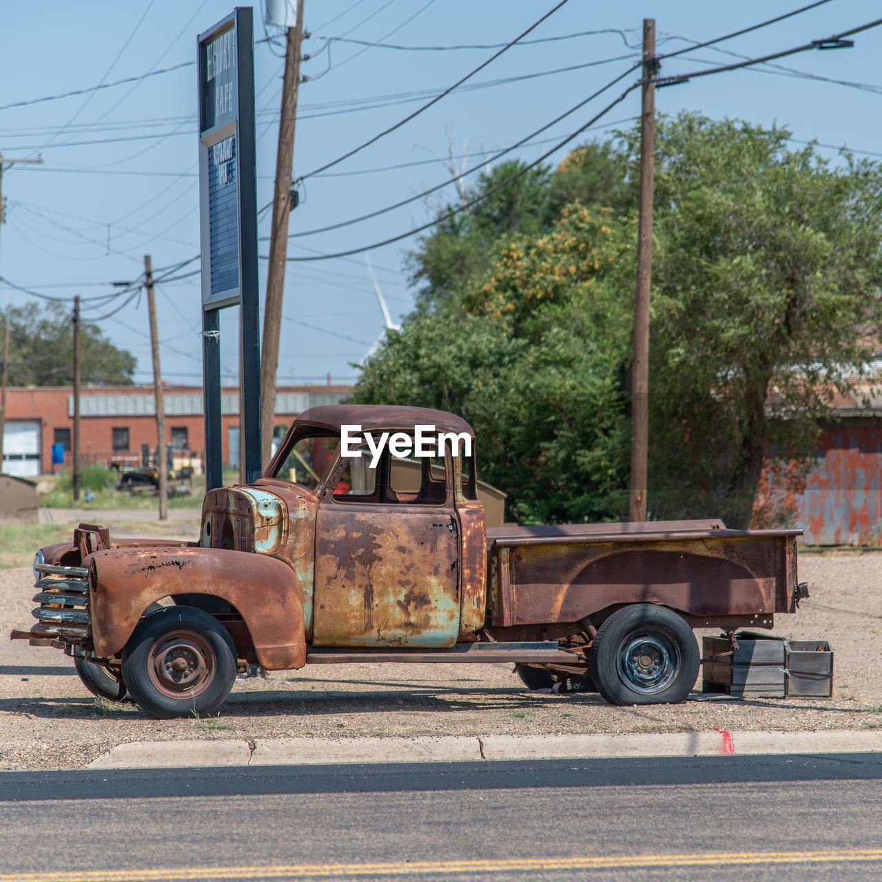 VINTAGE CAR ON STREET