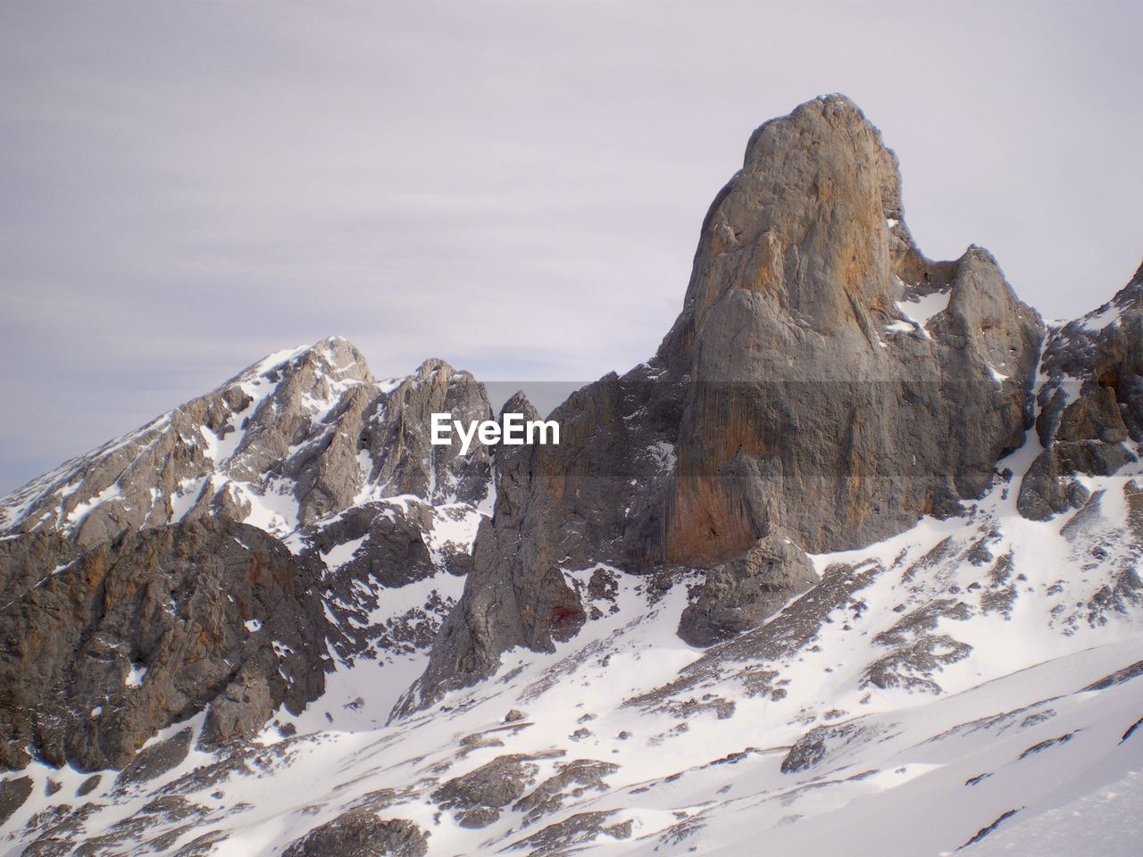 The naranjo de bulnes peak, a iconic summit in the picos de europa mountains, asturias, spain.