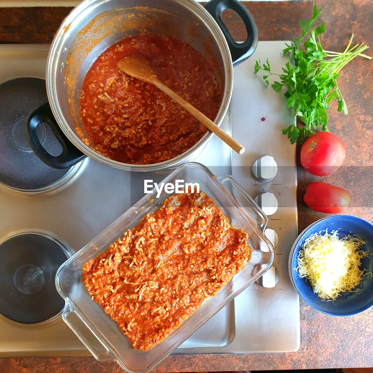 HIGH ANGLE VIEW OF BREAKFAST IN PLATE