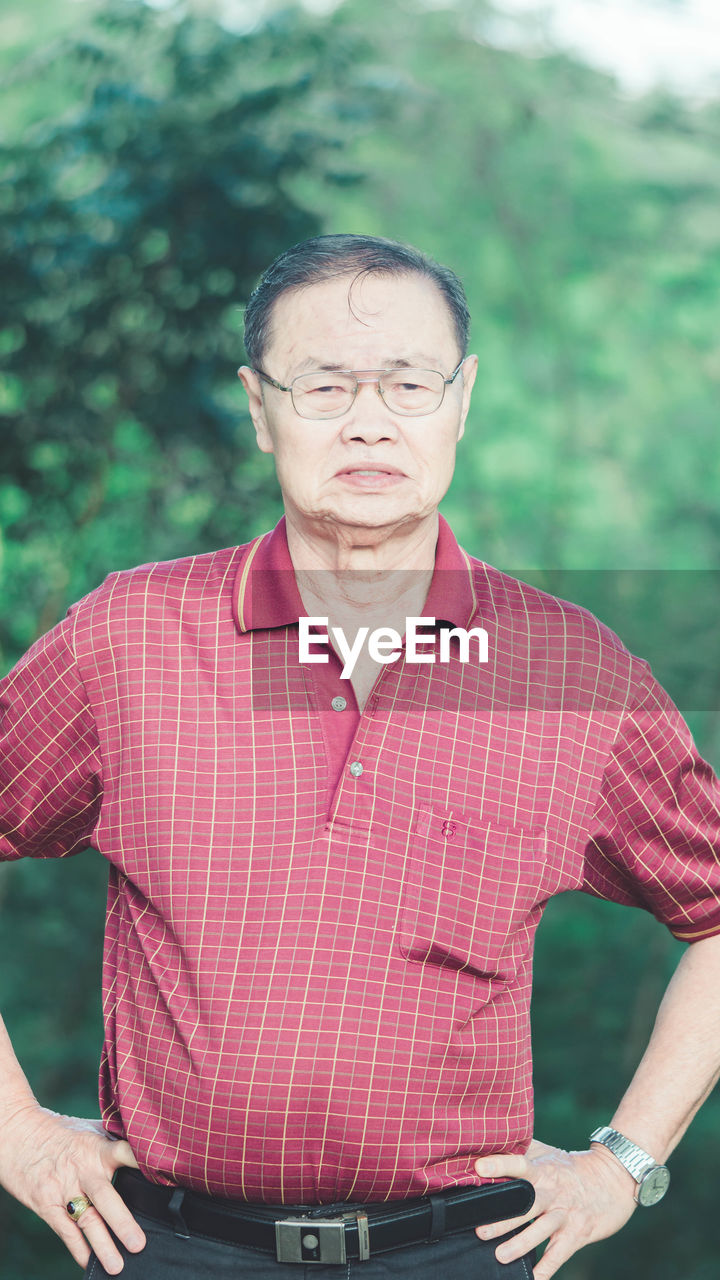 Portrait of man in eyeglasses standing outdoors