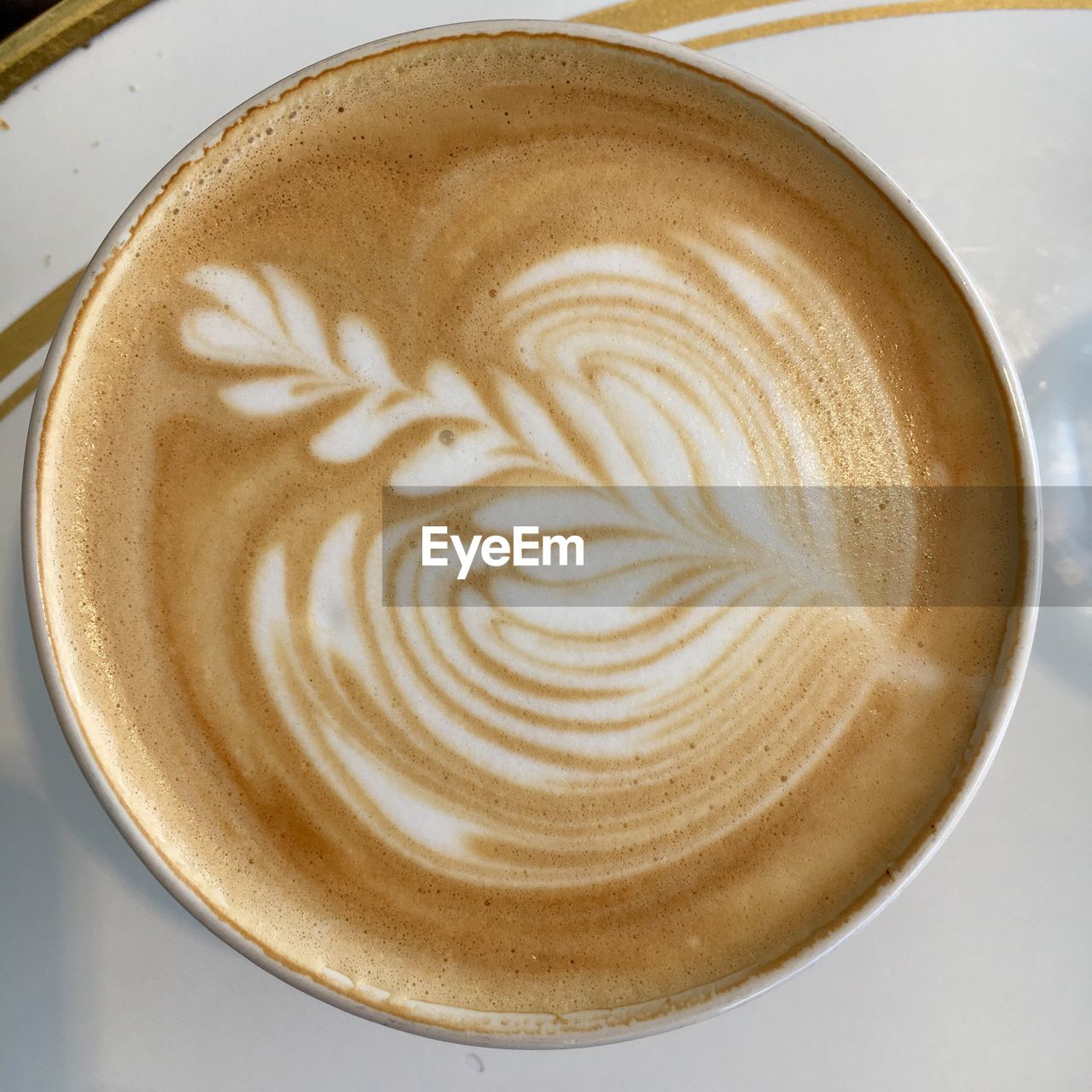 DIRECTLY ABOVE SHOT OF CAPPUCCINO ON TABLE