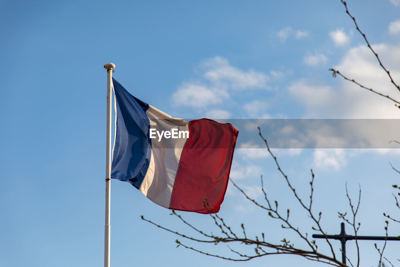 LOW ANGLE VIEW OF FLAG FLAGS AGAINST SKY