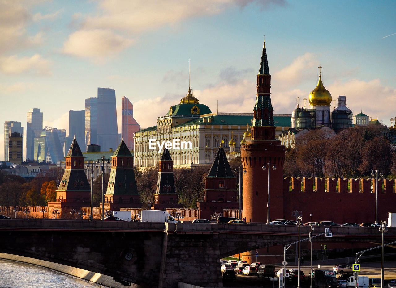 VIEW OF CITYSCAPE AGAINST SKY