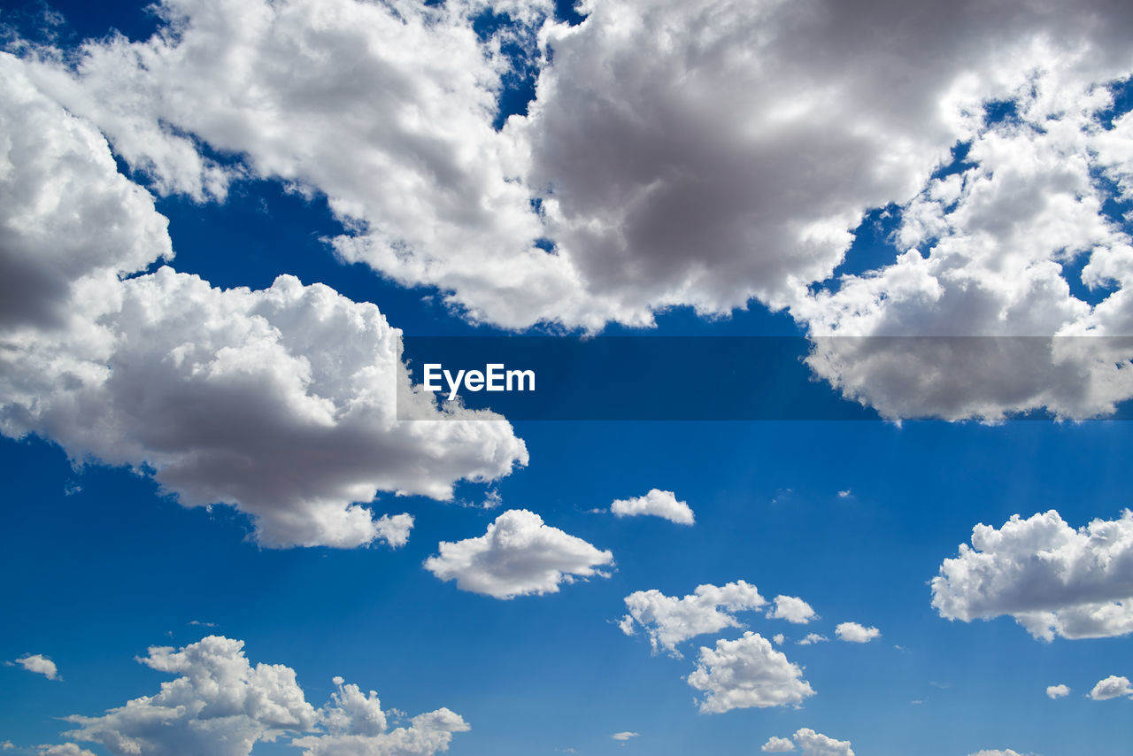 LOW ANGLE VIEW OF CLOUDSCAPE AGAINST BLUE SKY