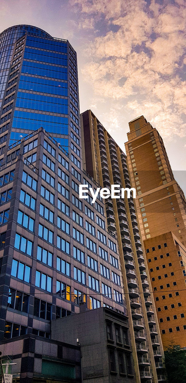 LOW ANGLE VIEW OF MODERN BUILDING AGAINST SKY