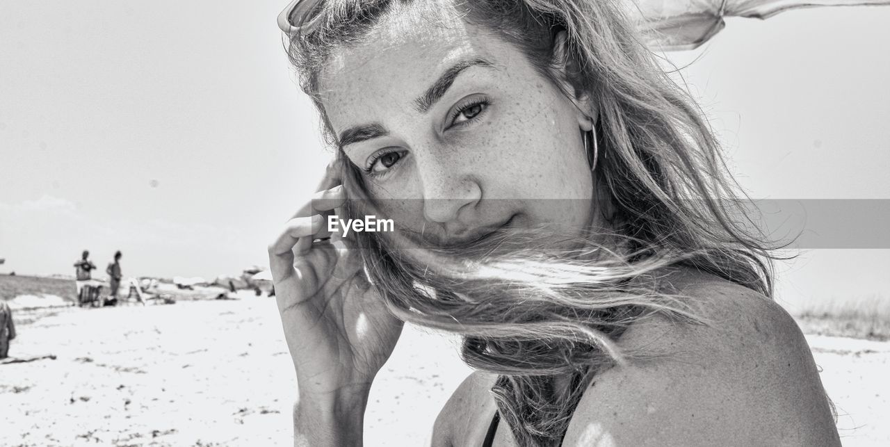 PORTRAIT OF WOMAN ON BEACH