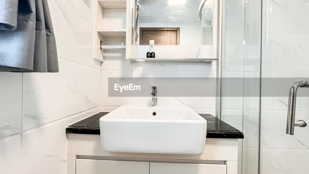 home, domestic room, sink, household equipment, faucet, indoors, home interior, bathroom, room, hygiene, domestic bathroom, luxury, wealth, floor, white, interior design, no people, home showcase interior, mirror, architecture, tap, lifestyles, domestic life, flooring, metal, house, plumbing fixture, tile, building, elegance, bathroom sink, domestic kitchen, kitchen