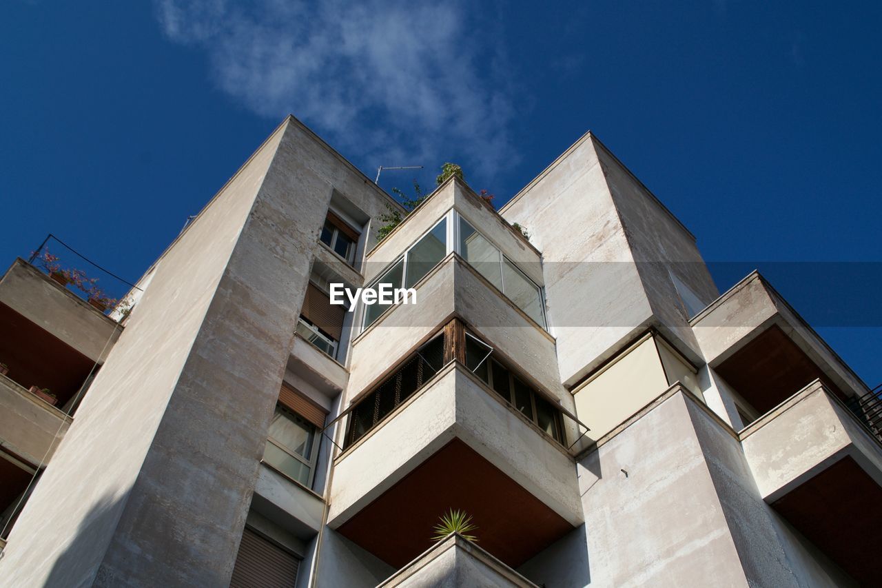 LOW ANGLE VIEW OF BUILDING AGAINST BLUE SKY