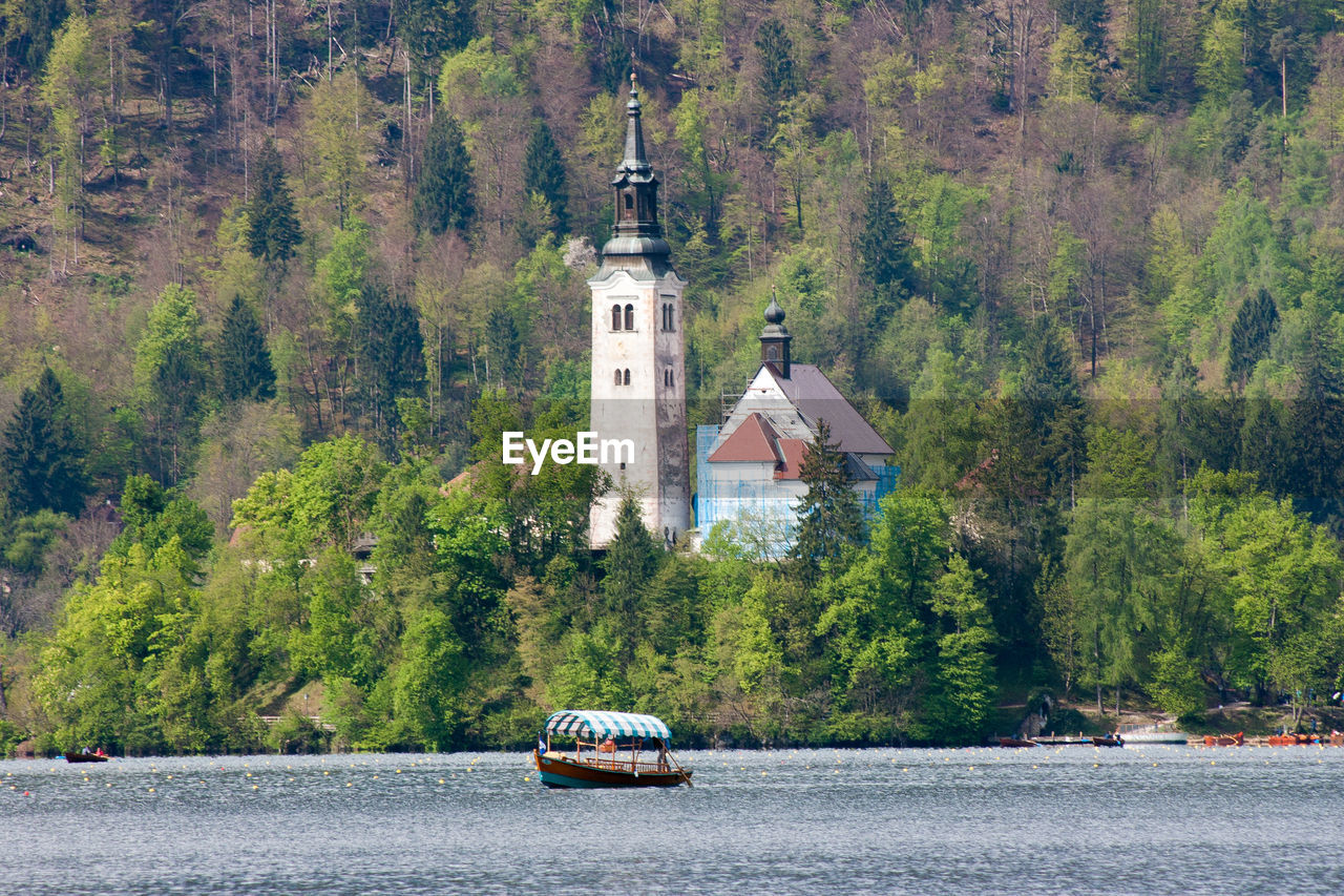 BOAT IN TEMPLE