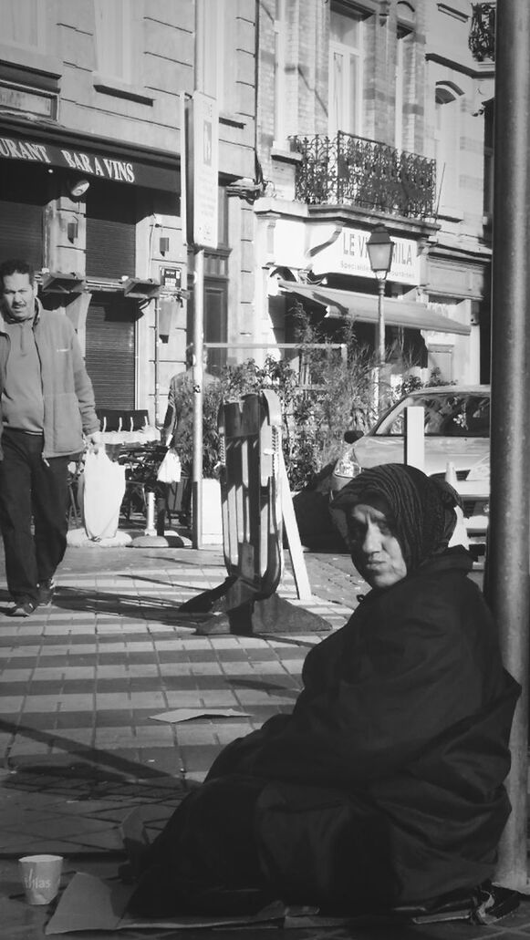 YOUNG WOMAN STANDING IN CITY