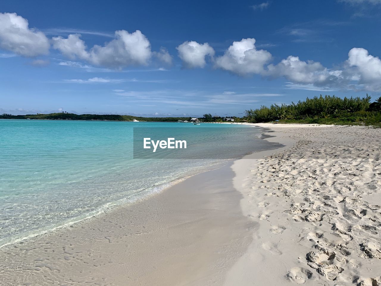 SCENIC VIEW OF SEA AGAINST BLUE SKY