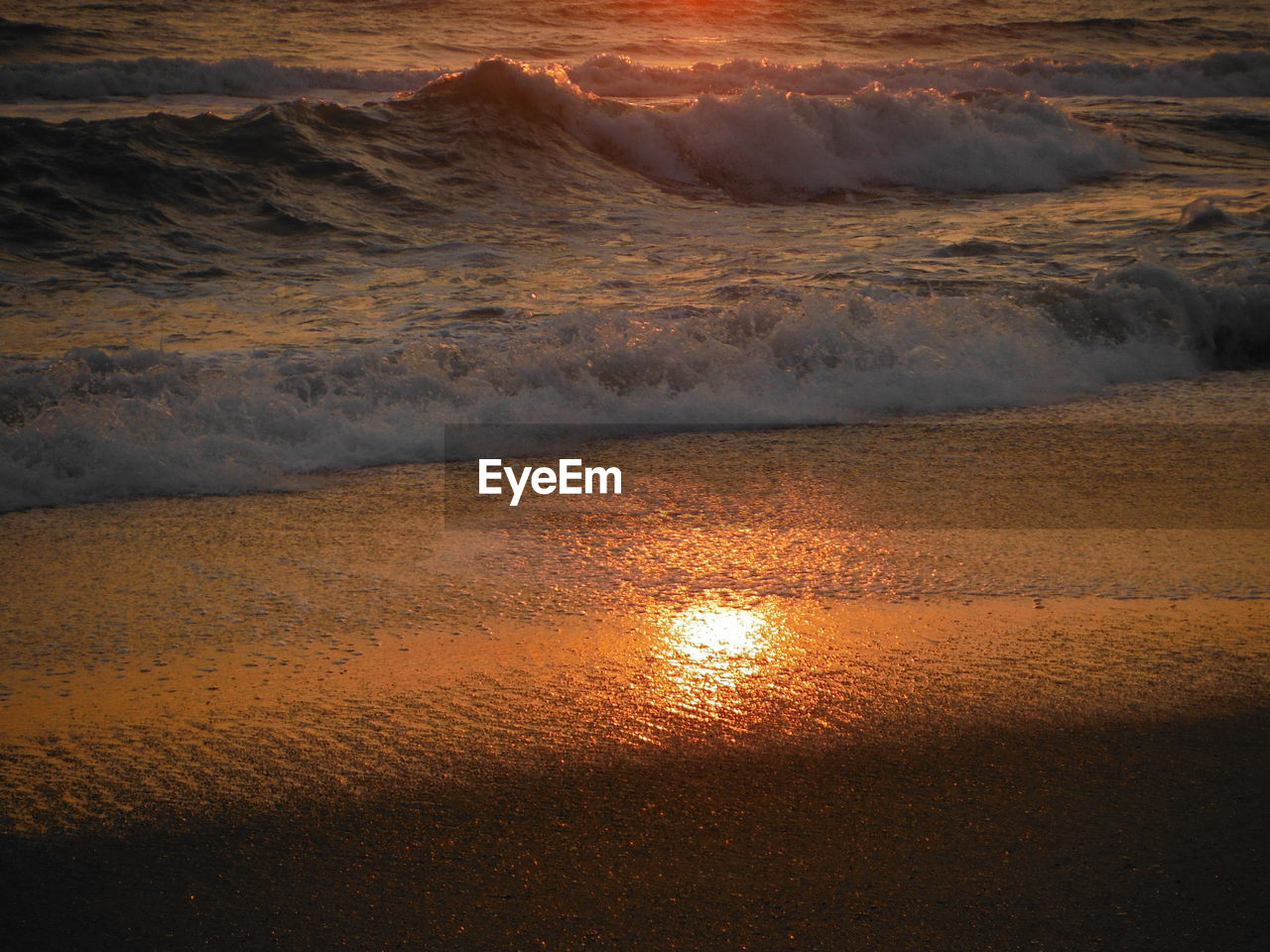 VIEW OF SEA AGAINST SKY DURING SUNSET