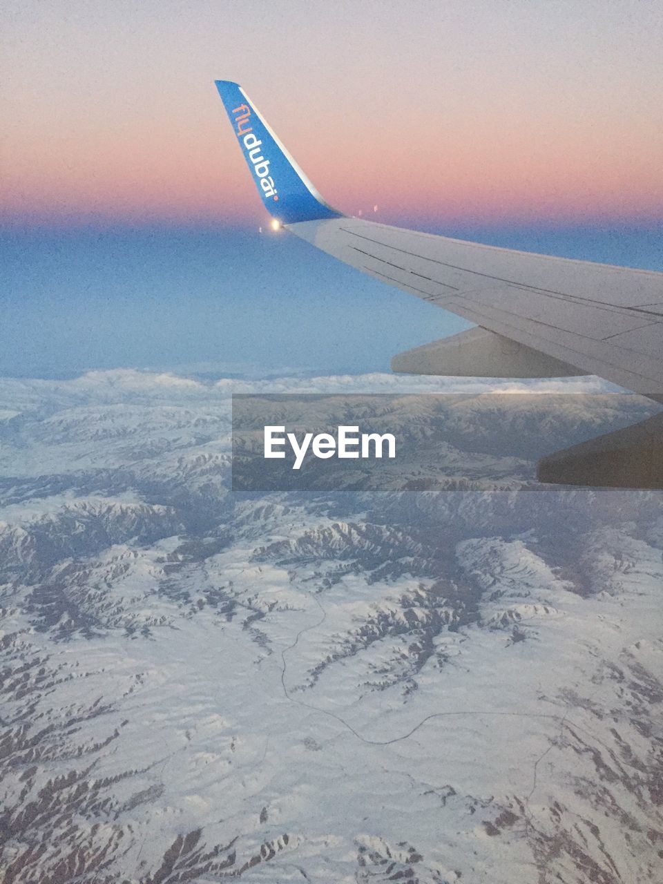 AERIAL VIEW OF AIRPLANE WING