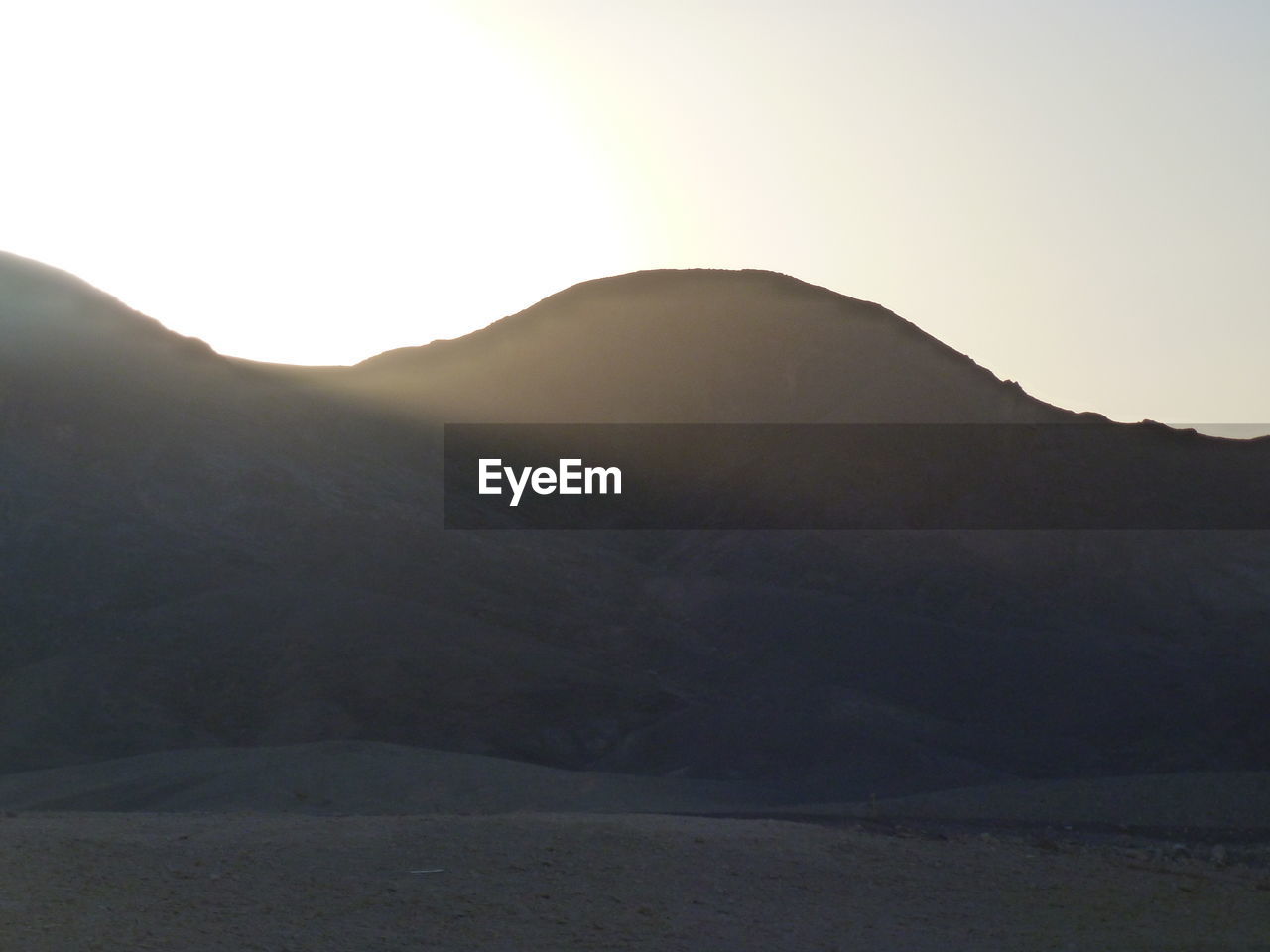 SCENIC VIEW OF DESERT AGAINST SKY