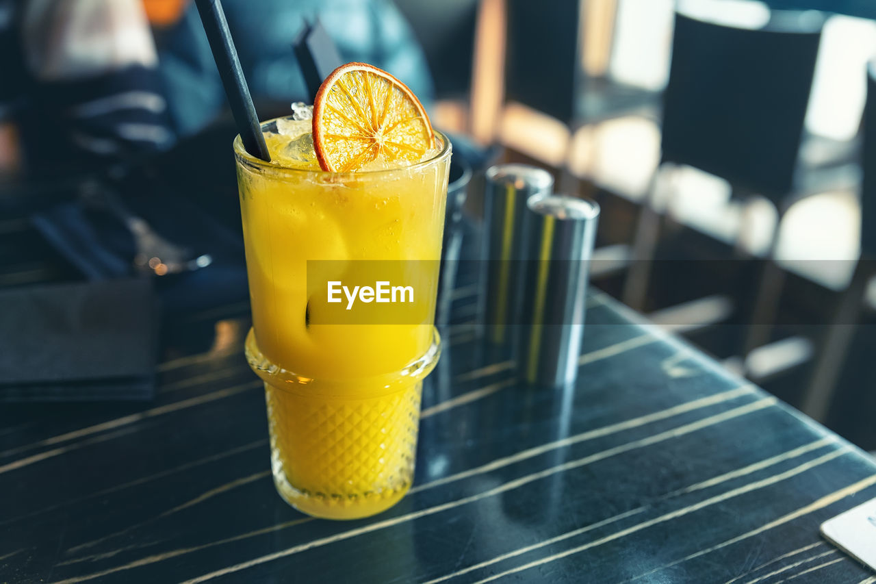 CLOSE-UP OF DRINK ON GLASS