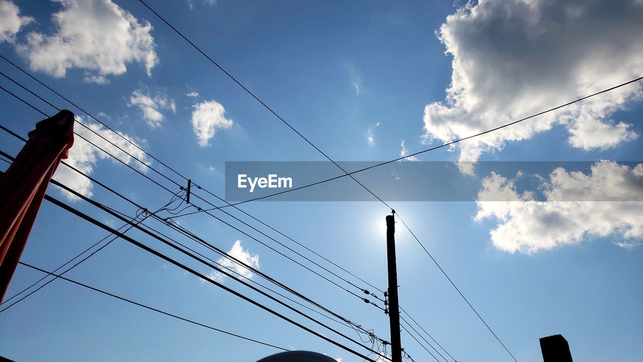 LOW ANGLE VIEW OF ELECTRICITY PYLON AGAINST SKY