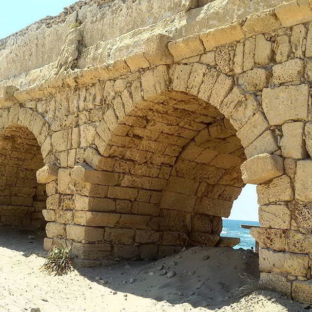 LOW ANGLE VIEW OF OLD RUINS