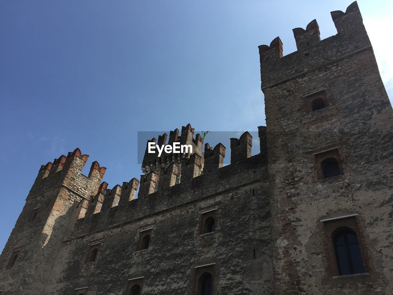 LOW ANGLE VIEW OF HISTORICAL BUILDING AGAINST SKY