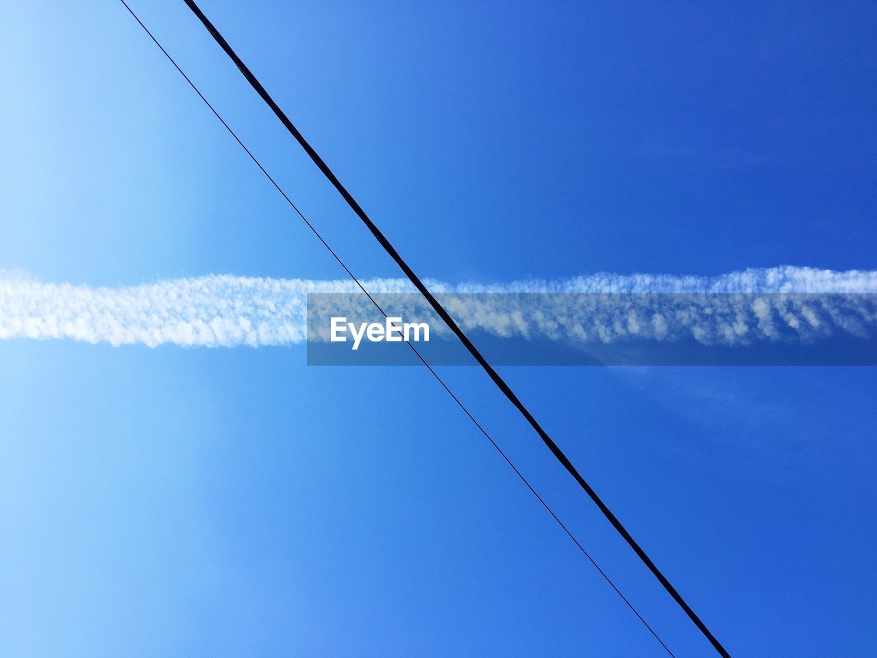 LOW ANGLE VIEW OF VAPOR TRAIL IN SKY