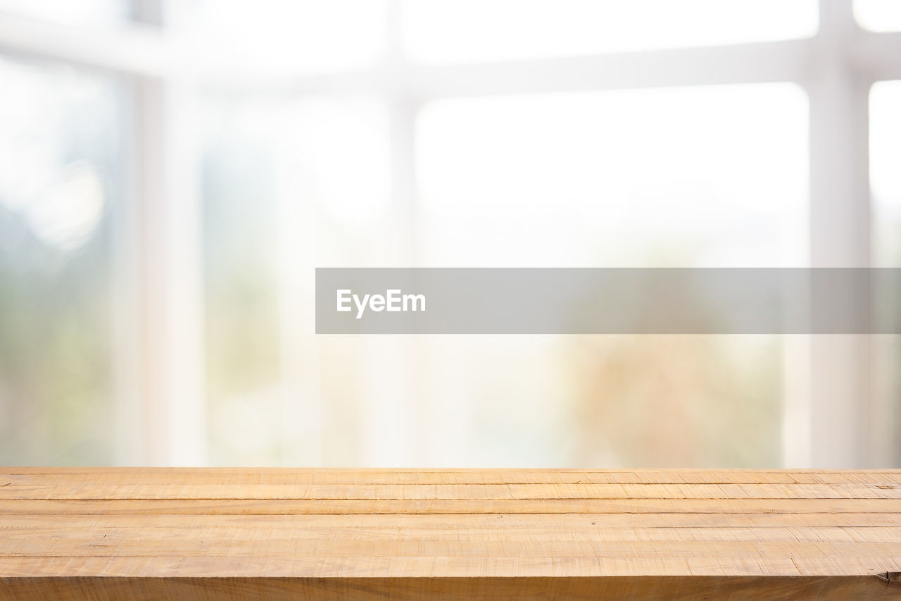 CLOSE-UP OF EMPTY WOODEN TABLE