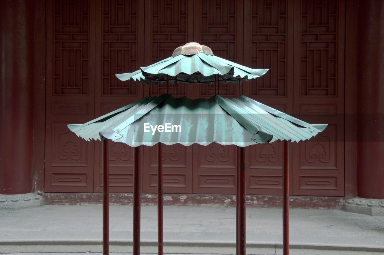 UMBRELLA ON ROOF OF BUILDING