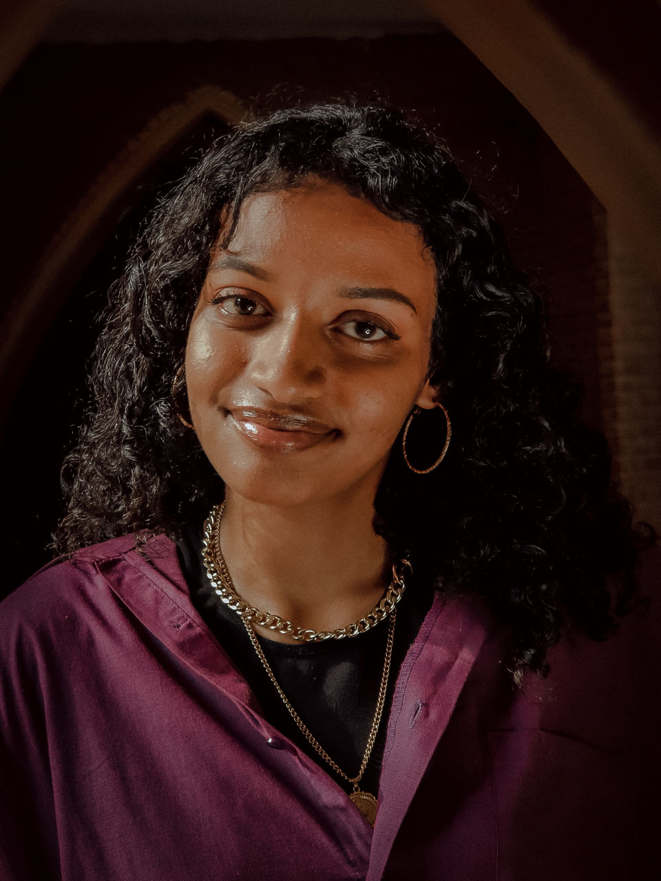 PORTRAIT OF A SMILING YOUNG WOMAN WITH EYES