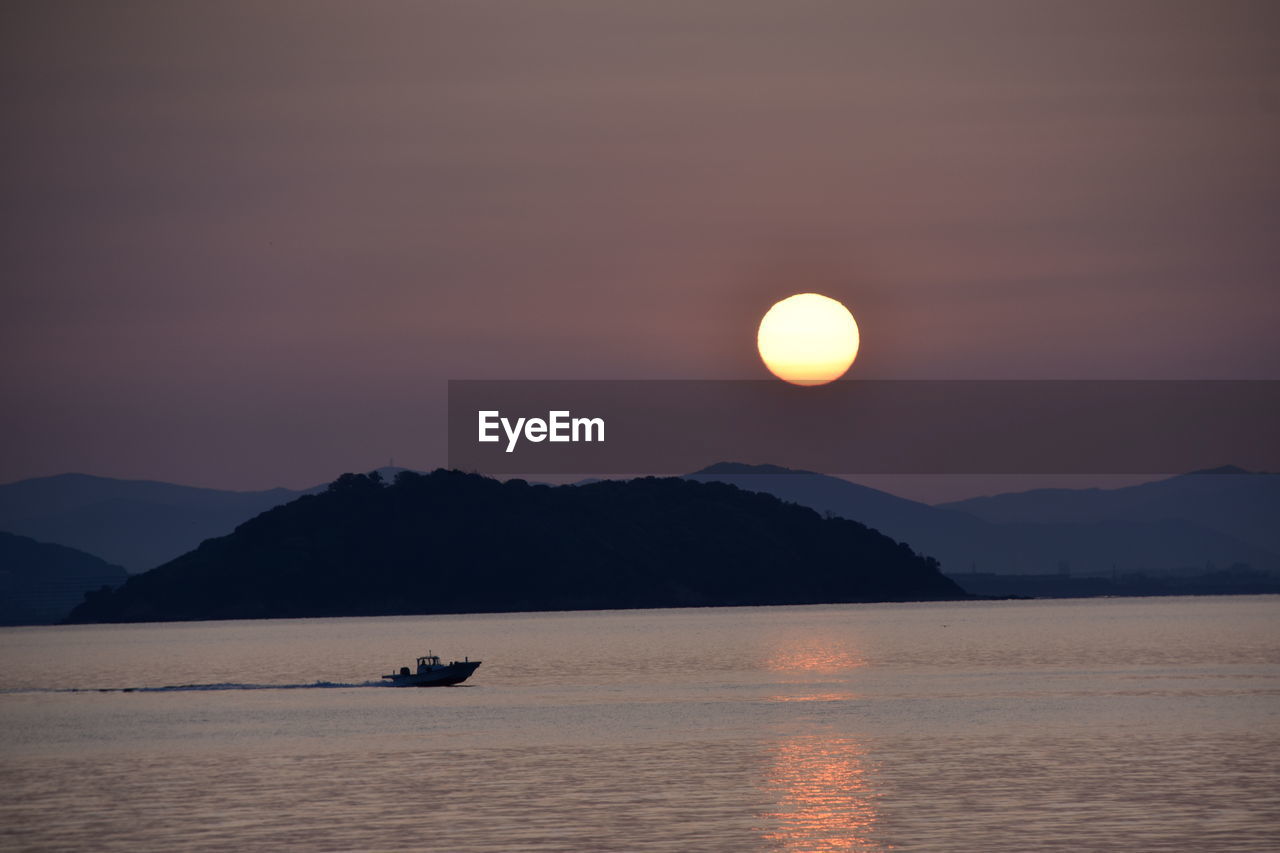 SCENIC VIEW OF SEA AGAINST ORANGE SKY