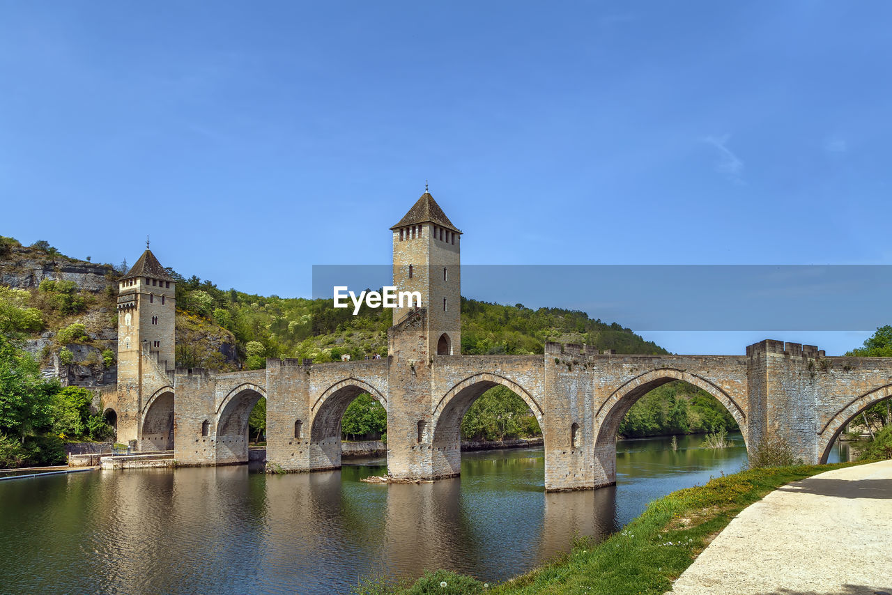 ARCH BRIDGE OVER RIVER AGAINST SKY