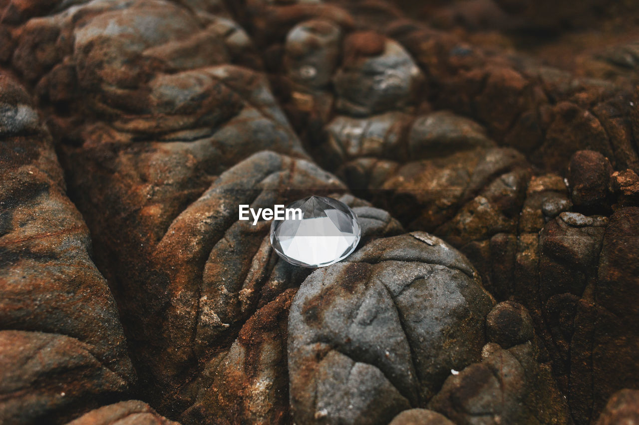 CLOSE-UP OF ROCK ON ROCKS