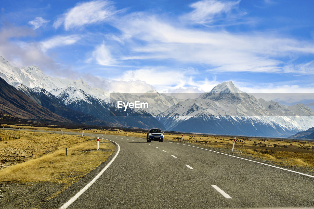 ROAD LEADING TOWARDS MOUNTAIN AGAINST SKY