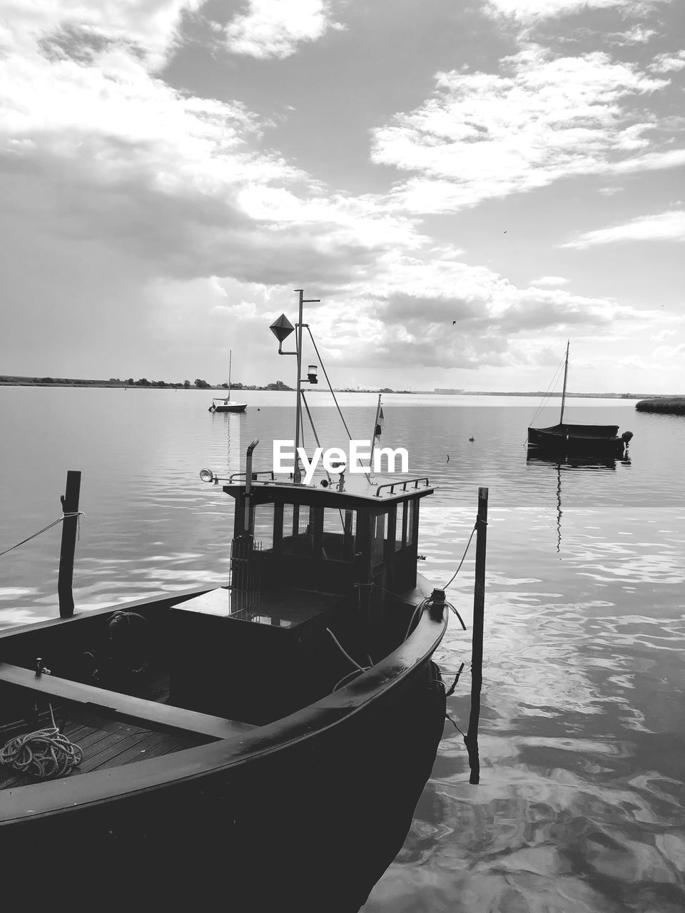 FISHING BOAT MOORED ON SEA AGAINST SKY