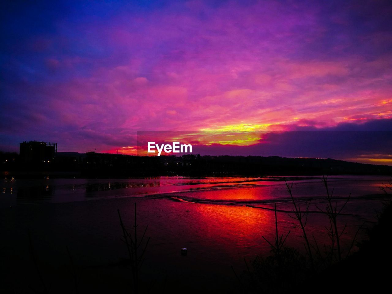 SILHOUETTE OF LAKE AGAINST SKY AT SUNSET